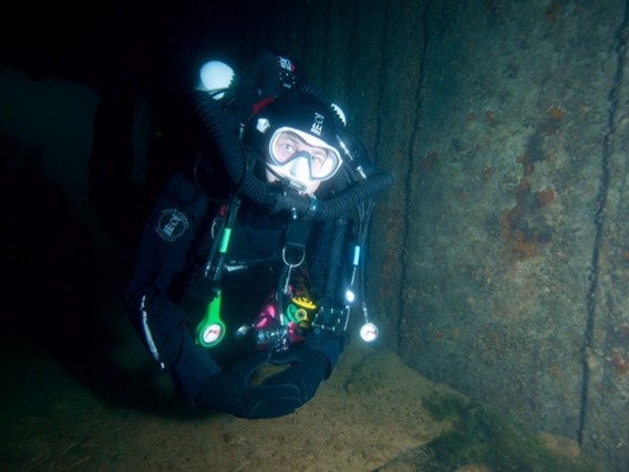 Mark Evans of Scuba Diver Magazine using the Hollis Prism 2 rebreather